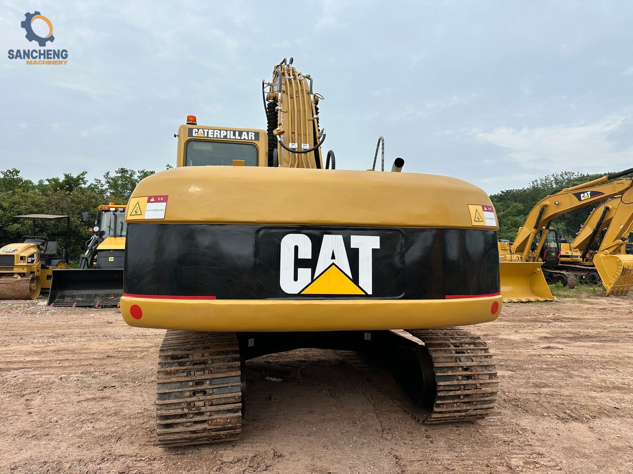 CAT 320CL crawler excavator with hammer - Pelle sur chenille: photos 5 CAT 320CL crawler excavator with hammer - Pelle sur chenille: photos 5