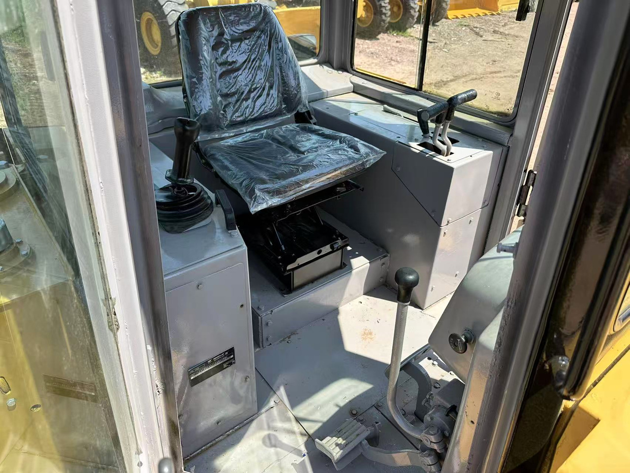 CAT D6G bulldozer - Bulldozer: photos 5 CAT D6G bulldozer - Bulldozer: photos 5