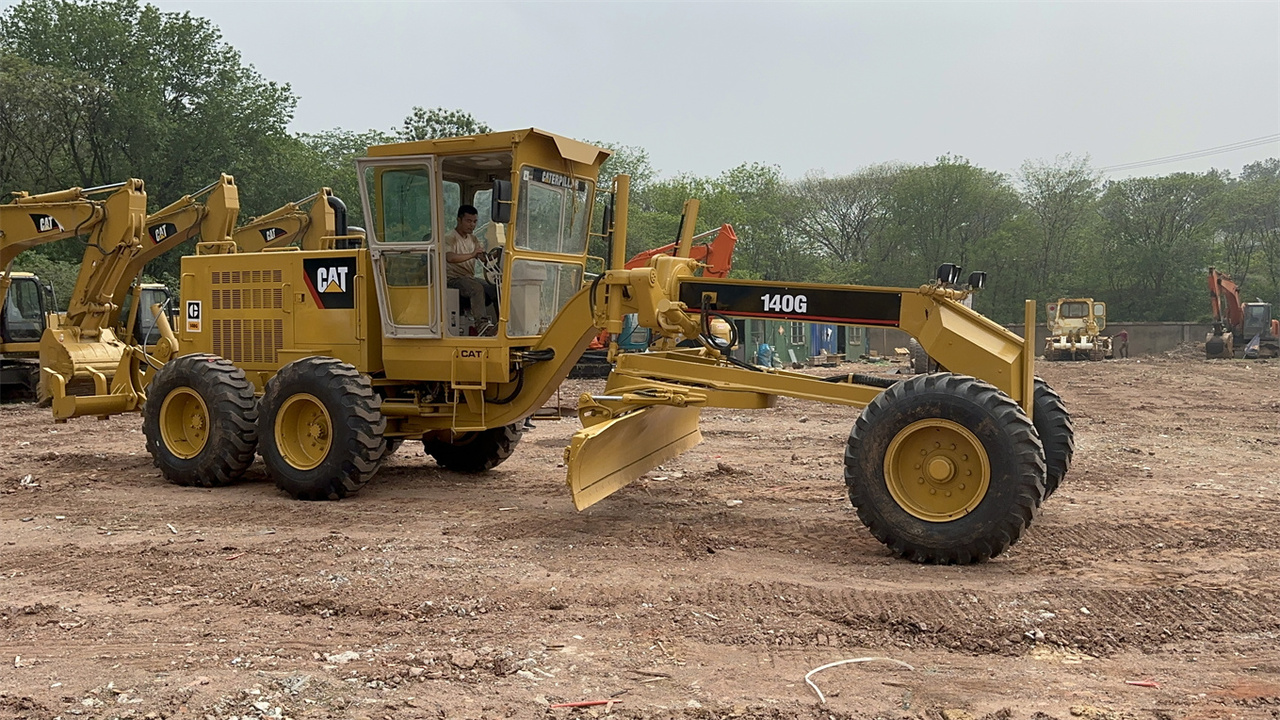 CATERPILLAR 140G - Niveleuse: photos 3 CATERPILLAR 140G - Niveleuse: photos 3
