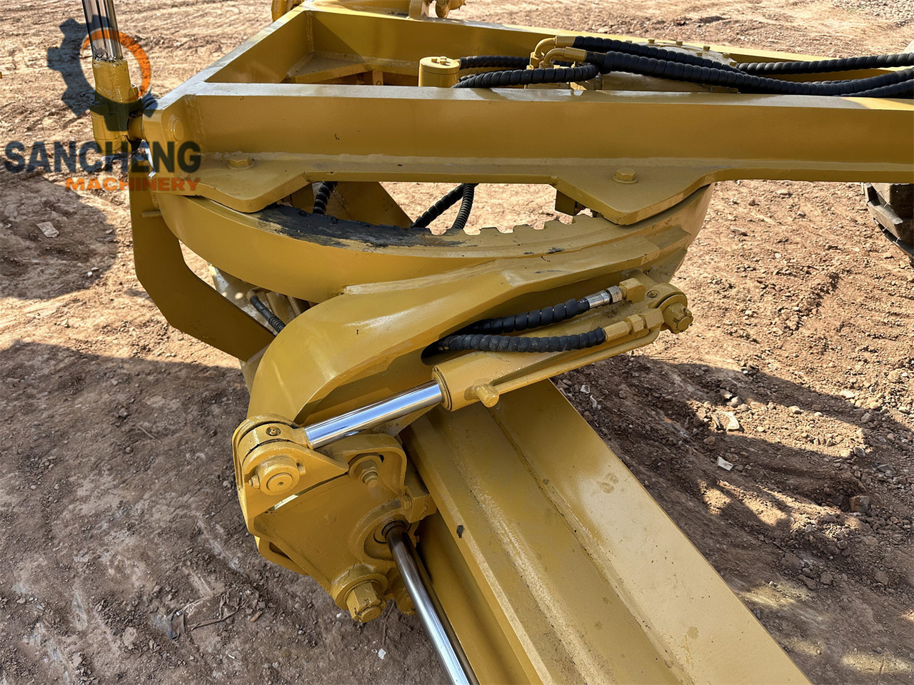 Niveleuse CATERPILLAR 140H: photos 6 Niveleuse CATERPILLAR 140H: photos 6