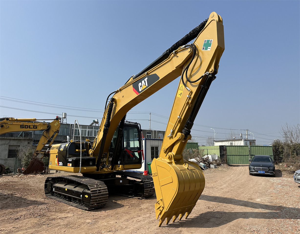 CATERPILLAR 320D2L - Pelle sur chenille: photos 4 CATERPILLAR 320D2L - Pelle sur chenille: photos 4