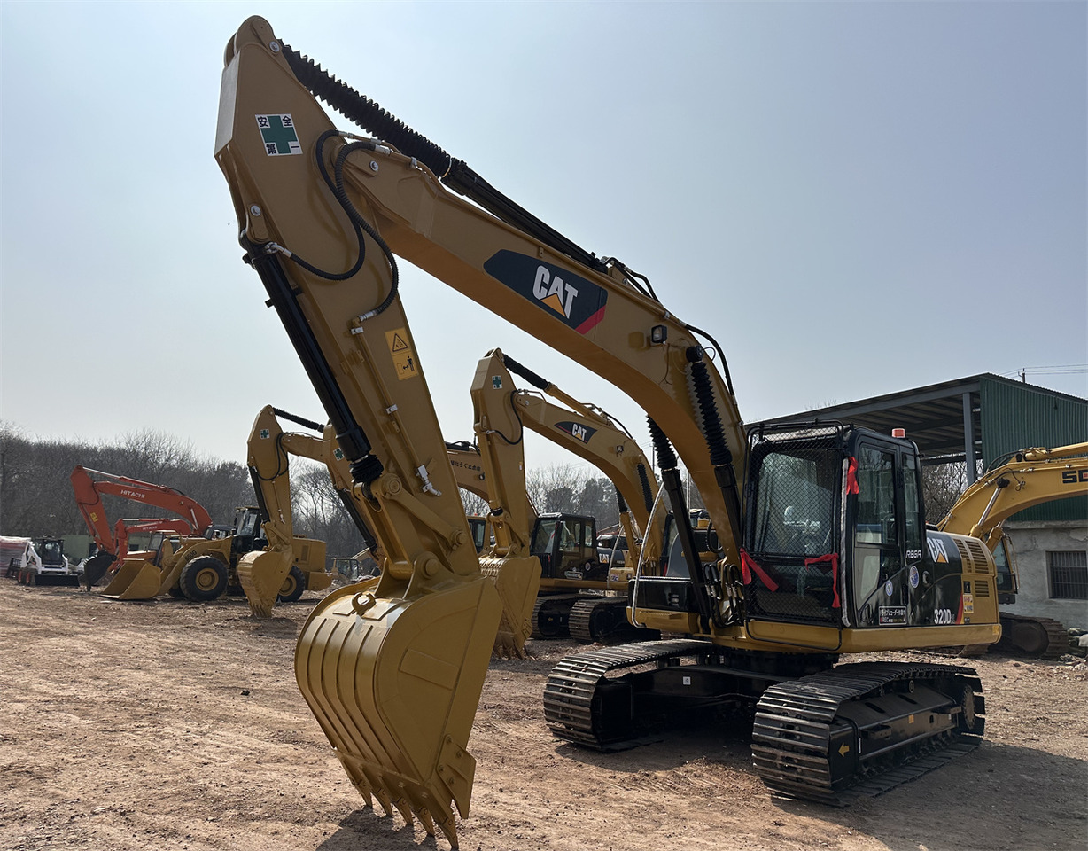 CATERPILLAR 320D2L - Pelle sur chenille: photos 5 CATERPILLAR 320D2L - Pelle sur chenille: photos 5