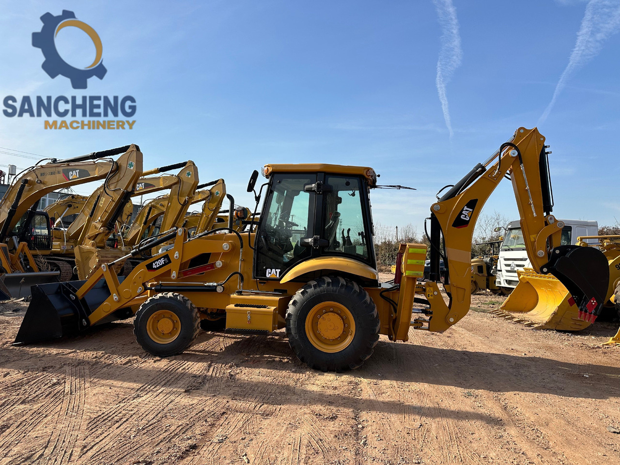 CATERPILLAR 420F2 - Tractopelle: photos 1 CATERPILLAR 420F2 - Tractopelle: photos 1