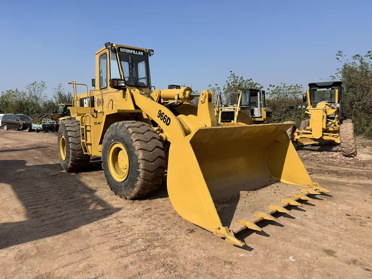 CATERPILLAR 966D - Chargeuse sur pneus: photos 2 CATERPILLAR 966D - Chargeuse sur pneus: photos 2