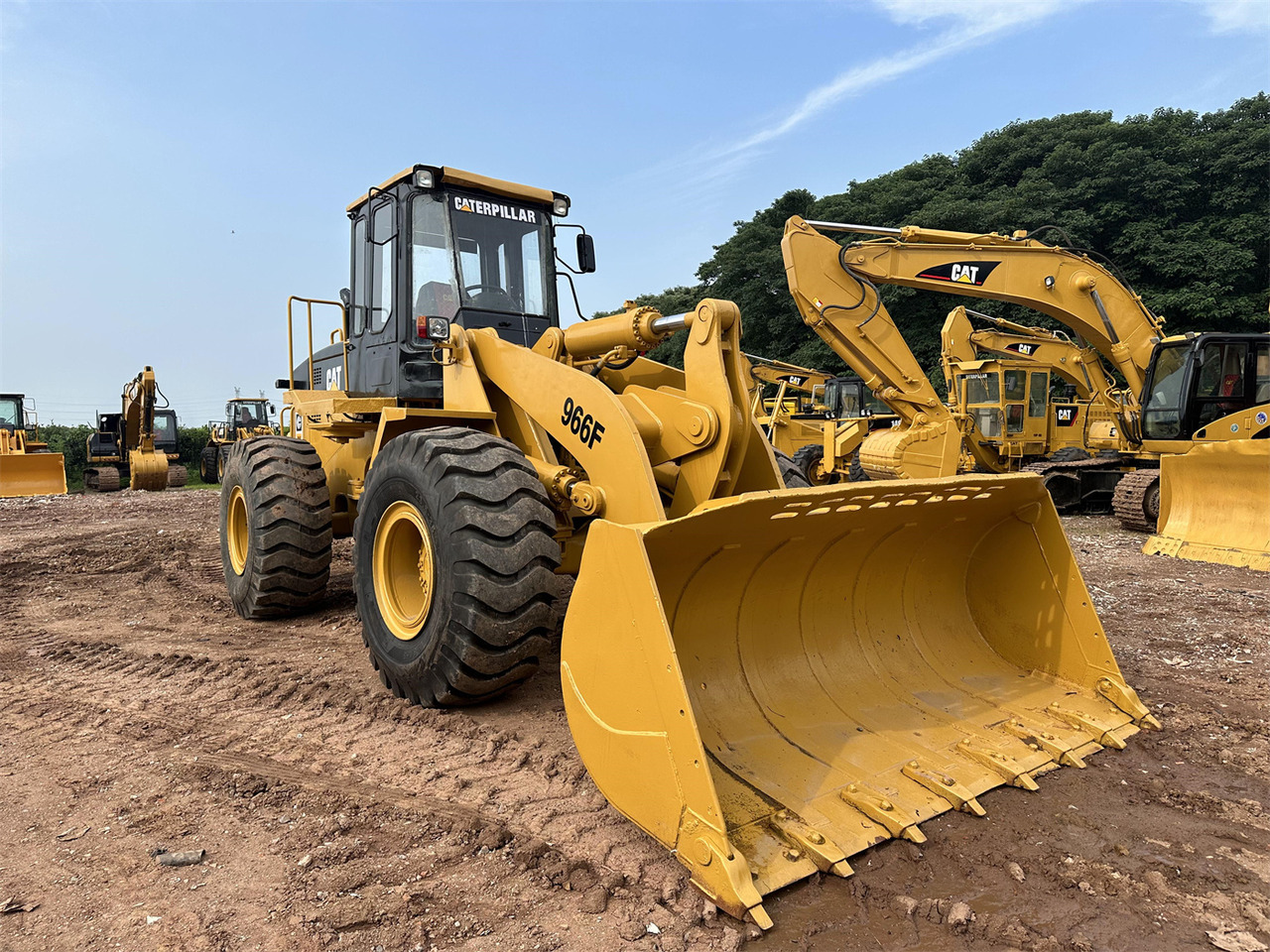CATERPILLAR 966F - Chargeuse sur pneus: photos 2 CATERPILLAR 966F - Chargeuse sur pneus: photos 2