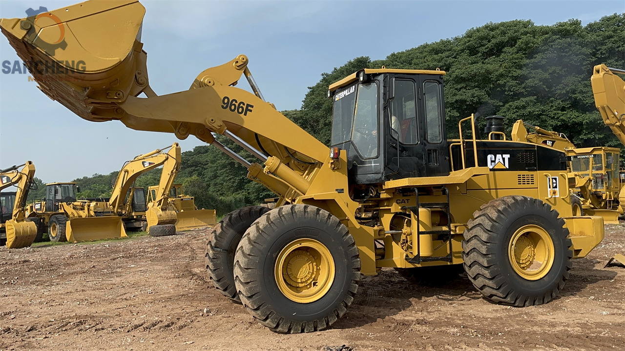 CATERPILLAR 966F - Chargeuse sur pneus: photos 3 CATERPILLAR 966F - Chargeuse sur pneus: photos 3