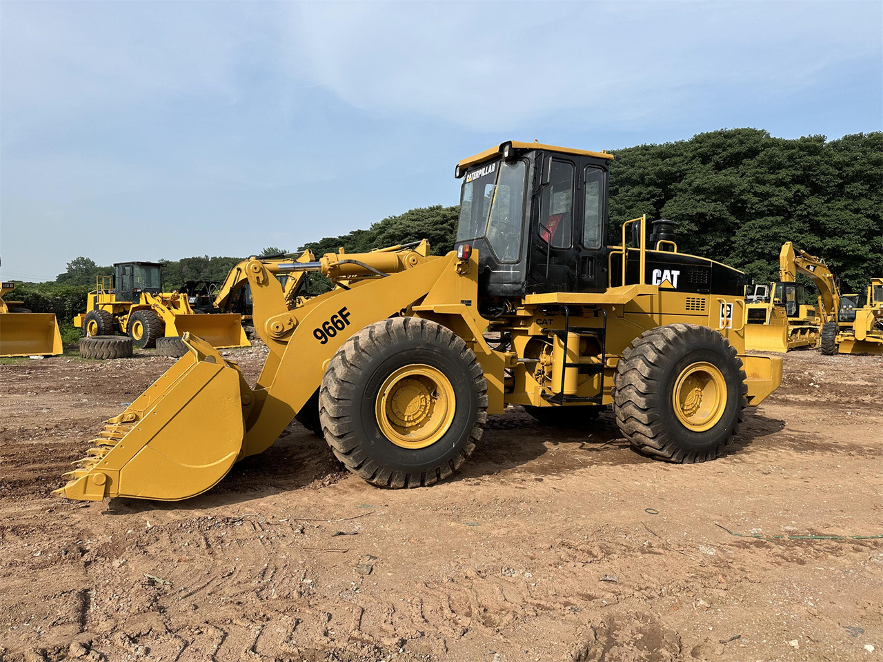 CATERPILLAR 966F - Chargeuse sur pneus: photos 5 CATERPILLAR 966F - Chargeuse sur pneus: photos 5