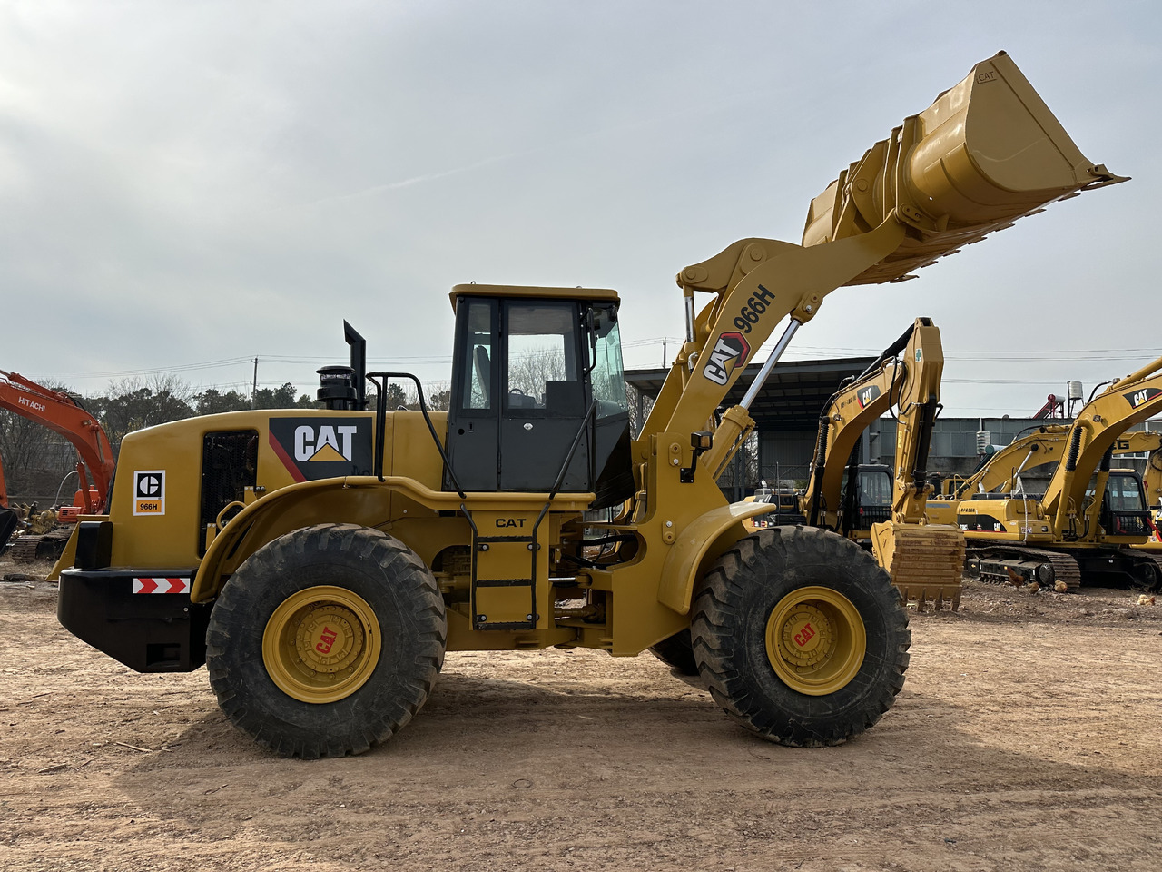 CATERPILLAR 966H - Chargeuse sur pneus: photos 3 CATERPILLAR 966H - Chargeuse sur pneus: photos 3