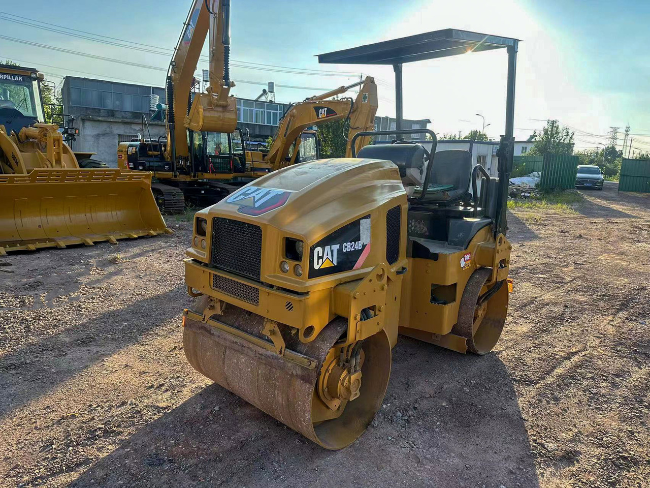 CATERPILLAR CB24B - Compacteur: photos 2 CATERPILLAR CB24B - Compacteur: photos 2