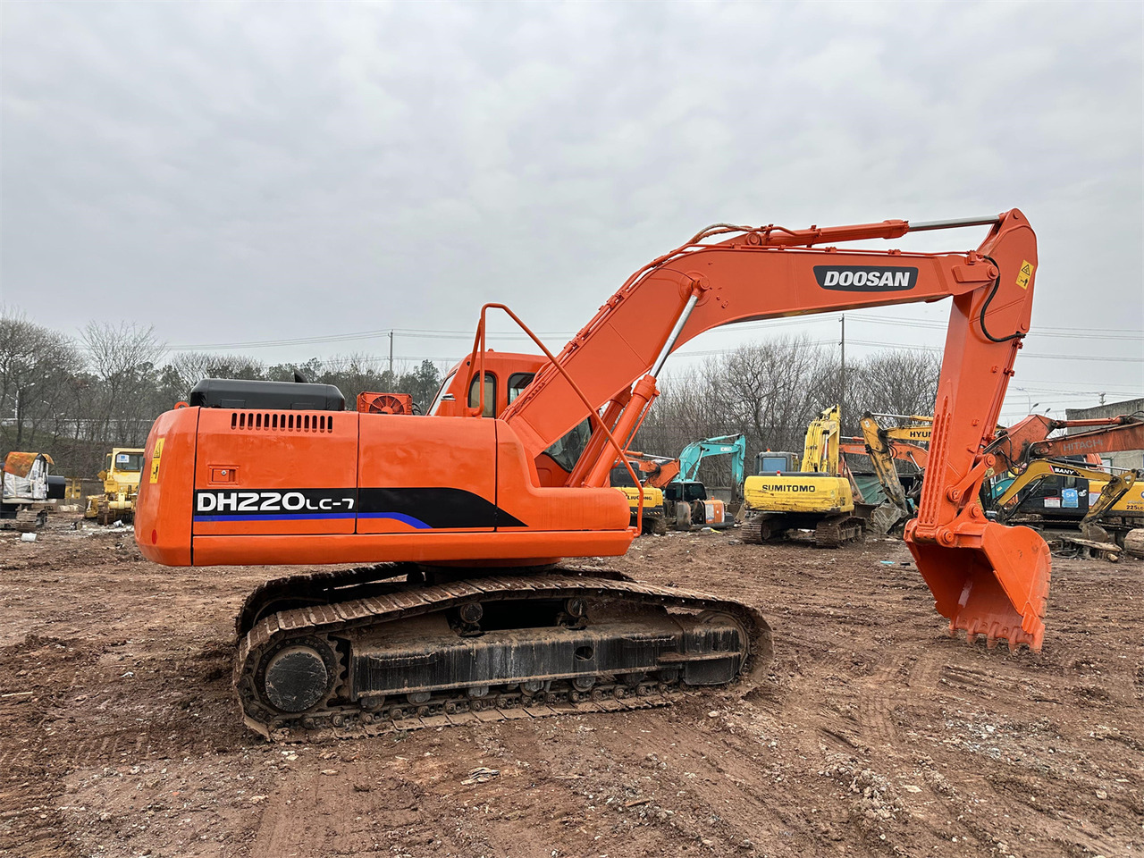 DOOSAN DH220 excavator - Pelle sur chenille: photos 1 DOOSAN DH220 excavator - Pelle sur chenille: photos 1