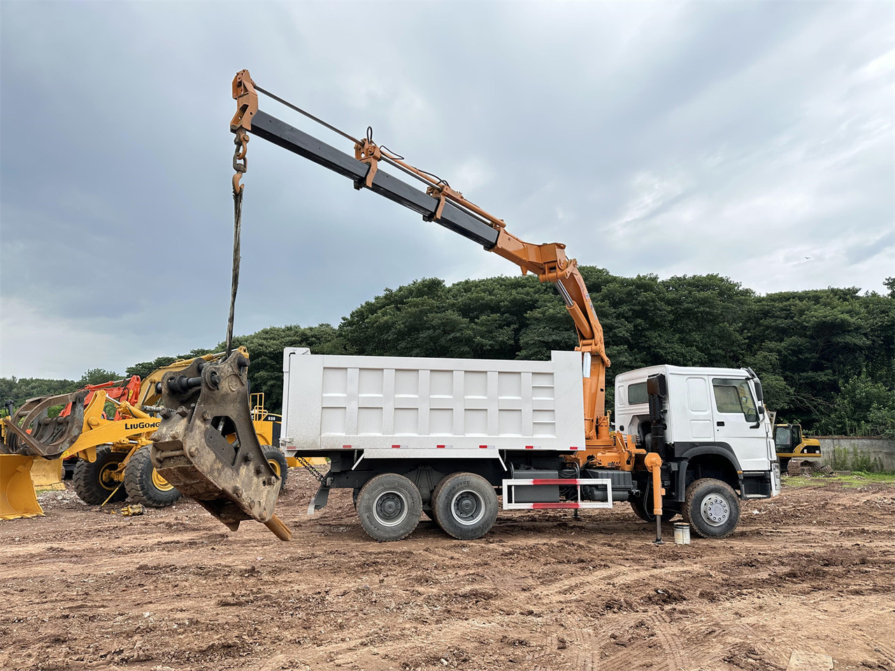 HOWO 371 Mounted Crane Dump truck - Camion grue: photos 1 HOWO 371 Mounted Crane Dump truck - Camion grue: photos 1