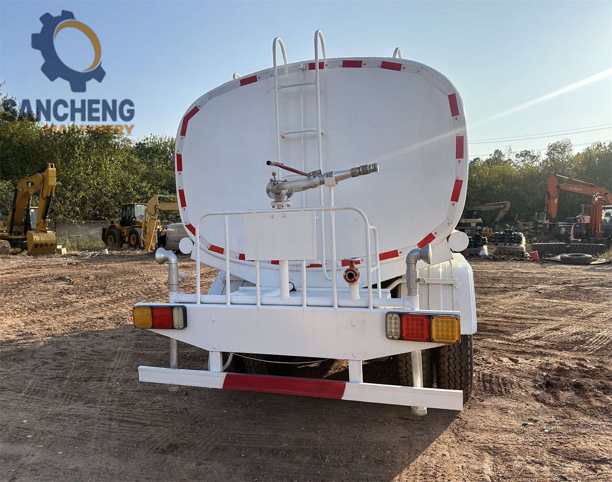 SINOTRUK HOWO 370HP 6x4 Water Tank Truck — crédit-bail SINOTRUK HOWO 370HP 6x4 Water Tank Truck: photos 6