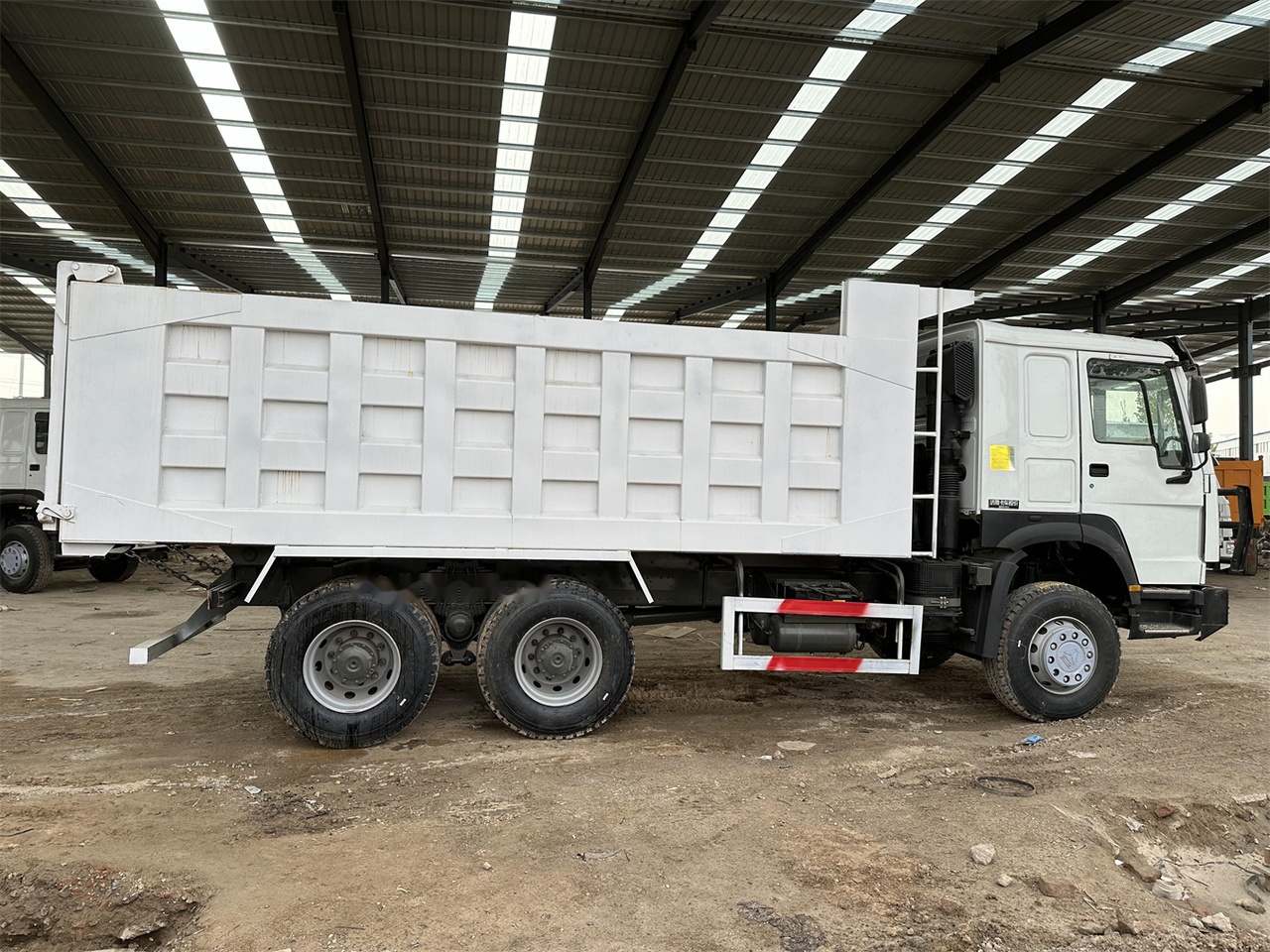 SINOTRUK HOWO 371 Dump Truck - Camion benne: photos 4 SINOTRUK HOWO 371 Dump Truck - Camion benne: photos 4