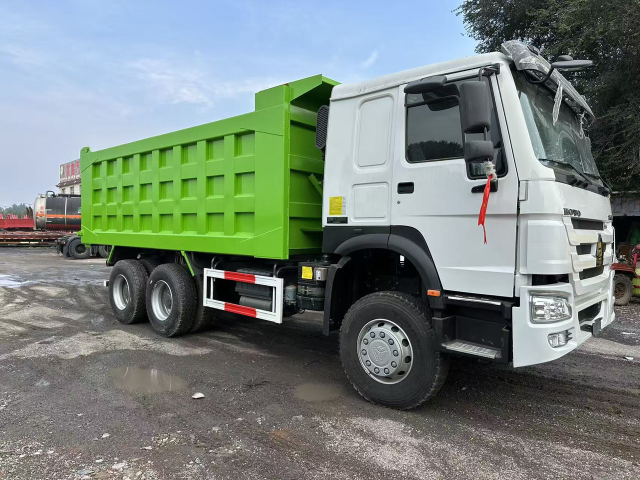 SINOTRUK HOWO 400HP 6X4 Tipper Truck - Camion benne: photos 2 SINOTRUK HOWO 400HP 6X4 Tipper Truck - Camion benne: photos 2