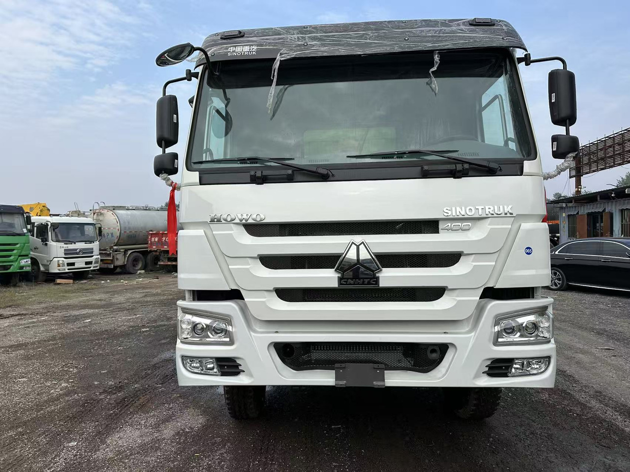 Camion benne pour transport de matériaux granulaires SINOTRUK HOWO 400HP 6X4 Tipper Truck: photos 6 Camion benne pour transport de matériaux granulaires SINOTRUK HOWO 400HP 6X4 Tipper Truck: photos 6