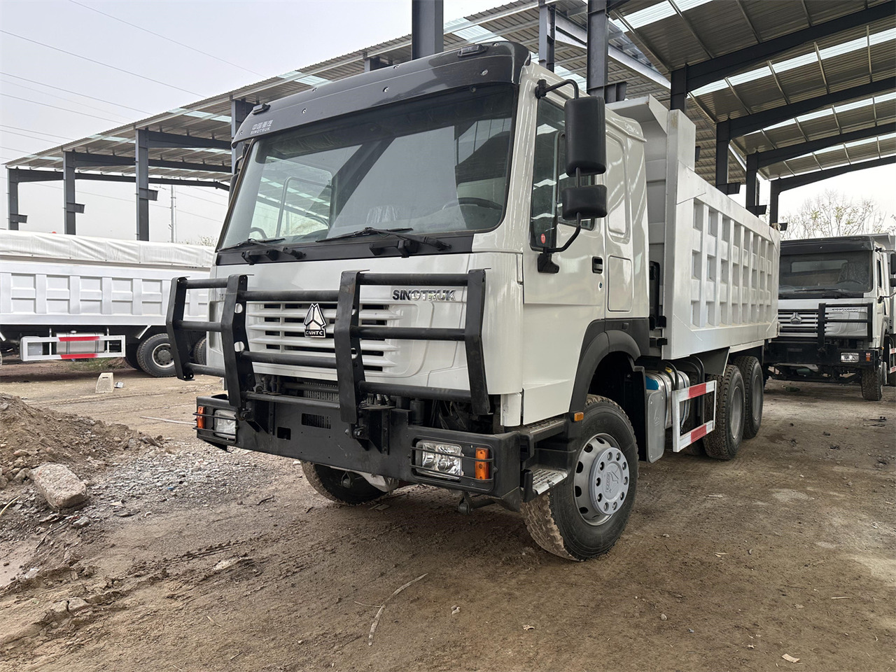 SINOTRUK HOWO Dump truck 371 6x4 - Camion benne: photos 1 SINOTRUK HOWO Dump truck 371 6x4 - Camion benne: photos 1