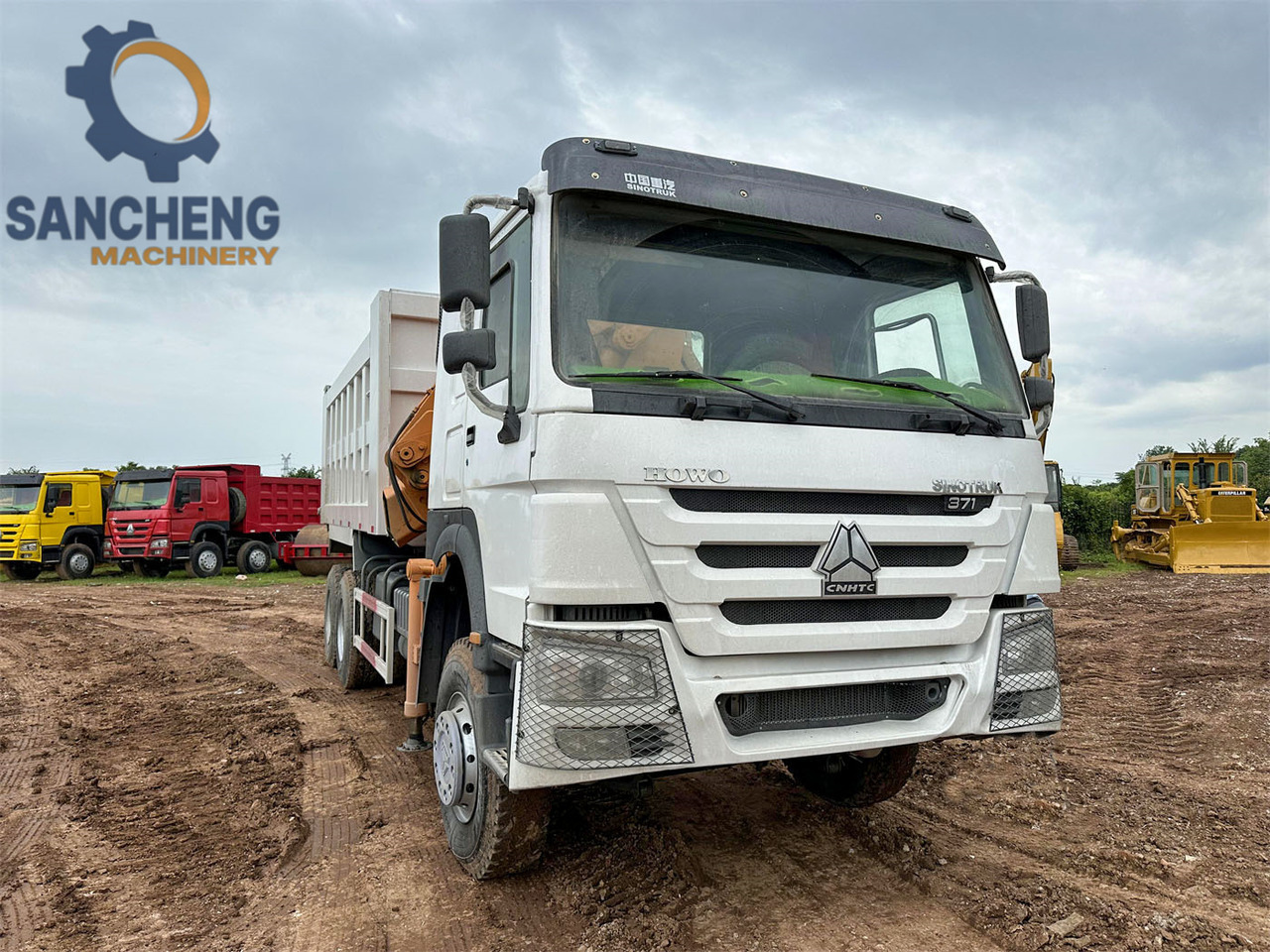 SINOTRUK Howo 371hp 6x4 crane truck - Camion grue: photos 5 SINOTRUK Howo 371hp 6x4 crane truck - Camion grue: photos 5