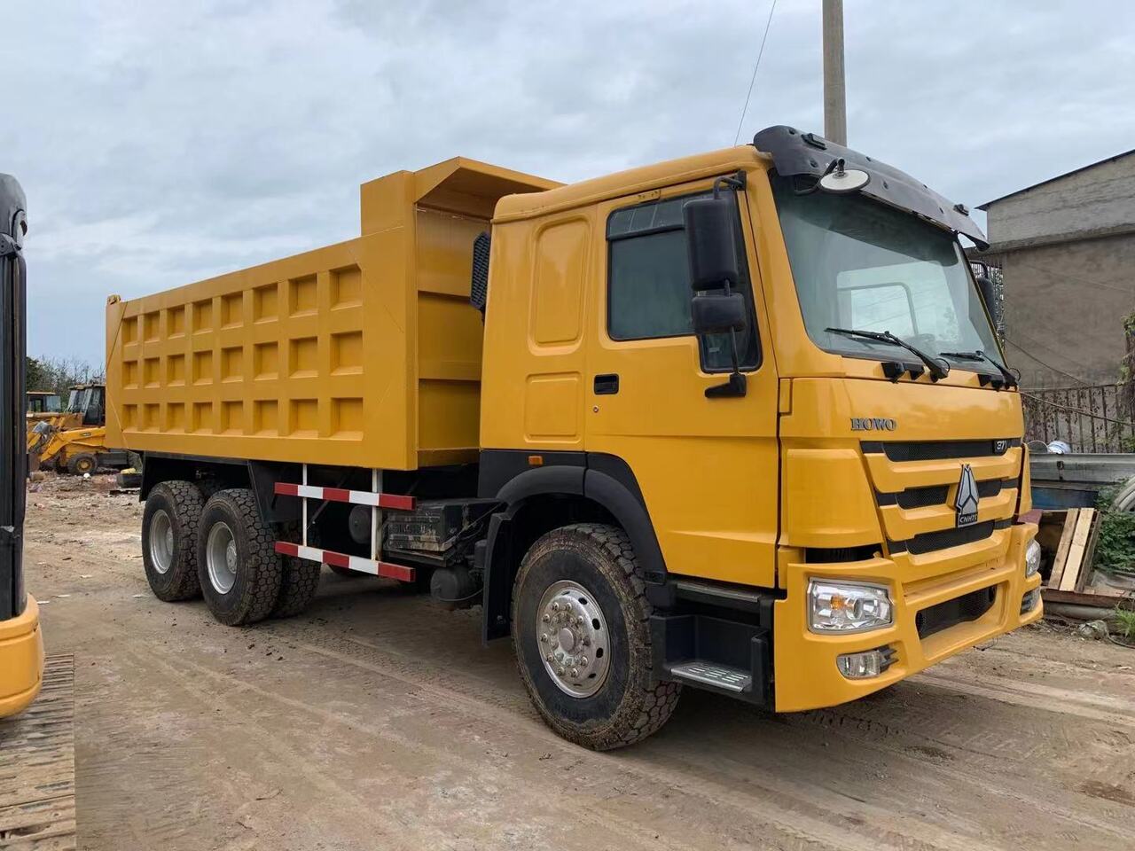 SINOTRUK Howo Dump truck 371 - Camion benne: photos 1 SINOTRUK Howo Dump truck 371 - Camion benne: photos 1