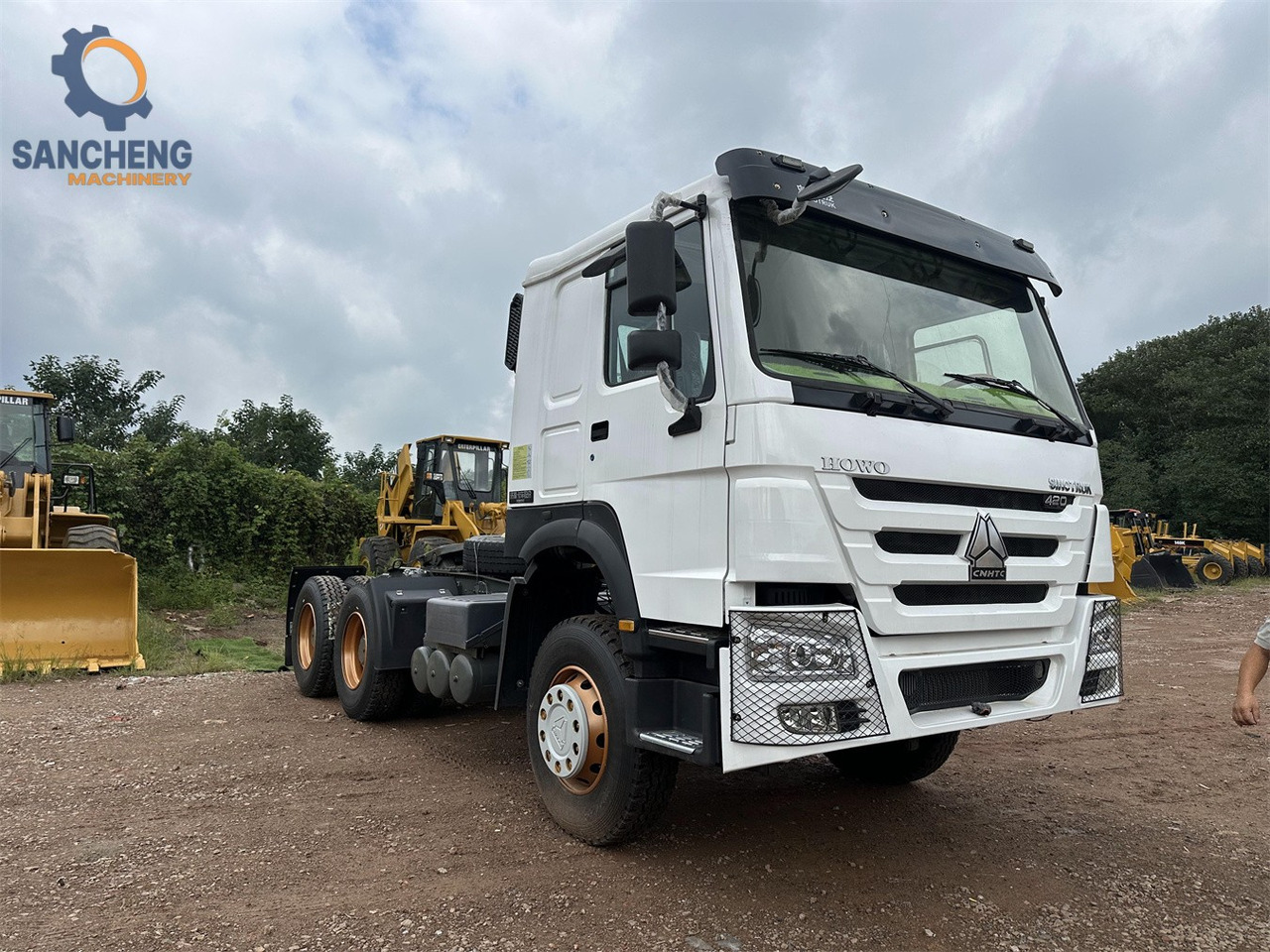 SINOTRUK Howo tractor unit 420hp - Tracteur routier: photos 3 SINOTRUK Howo tractor unit 420hp - Tracteur routier: photos 3