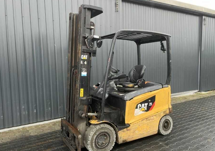CAT Lift Trucks EP25CN - Chariot élévateur électrique: photos 1 CAT Lift Trucks EP25CN - Chariot élévateur électrique: photos 1