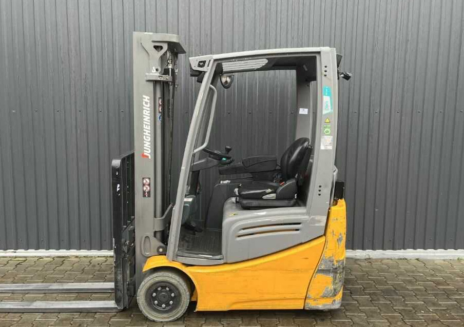 Jungheinrich EFG215 - Chariot élévateur électrique: photos 2 Jungheinrich EFG215 - Chariot élévateur électrique: photos 2