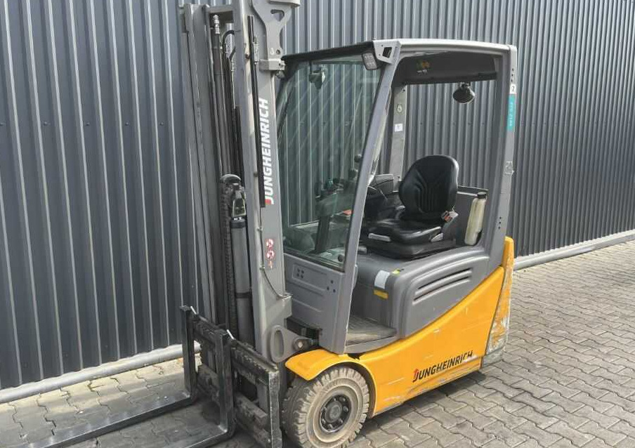 Jungheinrich EFG216k - Chariot élévateur électrique: photos 1 Jungheinrich EFG216k - Chariot élévateur électrique: photos 1