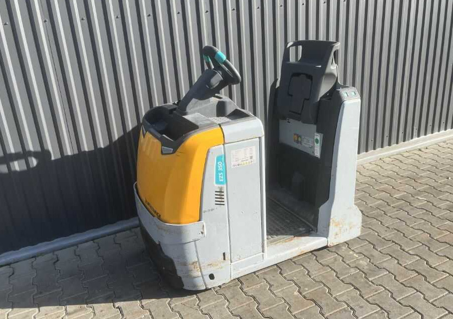 Jungheinrich EZS350 - Chariot tracteur: photos 1 Jungheinrich EZS350 - Chariot tracteur: photos 1