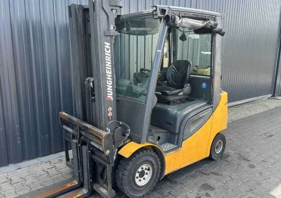 Jungheinrich TFG320s - Chariot élévateur à gaz: photos 1 Jungheinrich TFG320s - Chariot élévateur à gaz: photos 1