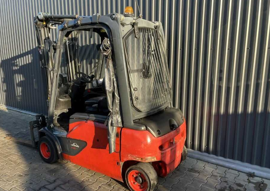 Linde E20PL-02 - Chariot élévateur électrique: photos 3 Linde E20PL-02 - Chariot élévateur électrique: photos 3