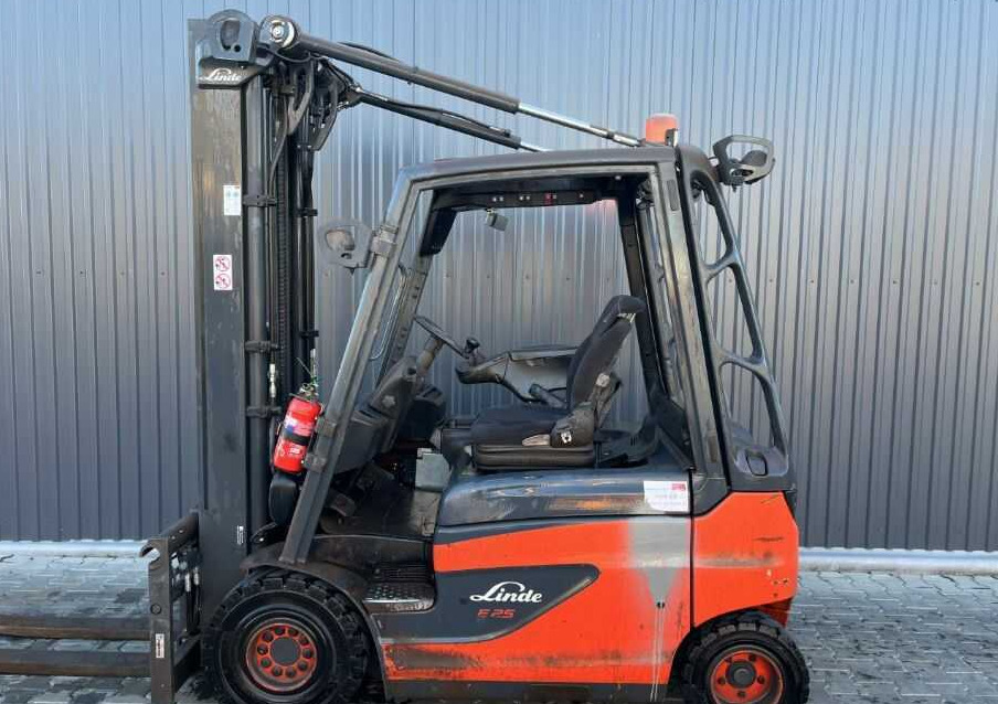 Linde E25-01 - Chariot élévateur électrique: photos 2 Linde E25-01 - Chariot élévateur électrique: photos 2