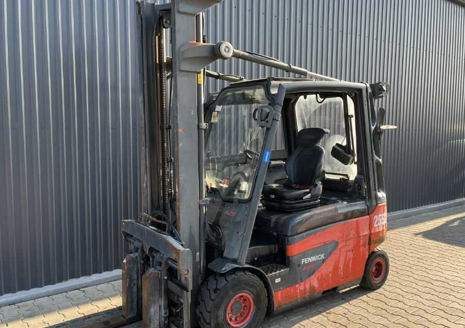 Linde E25-01 - Chariot élévateur électrique: photos 1 Linde E25-01 - Chariot élévateur électrique: photos 1