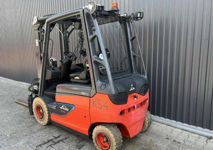 Linde E25-01 - Chariot élévateur électrique: photos 3 Linde E25-01 - Chariot élévateur électrique: photos 3