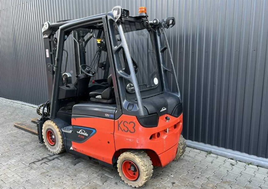 Linde E25-01 - Chariot élévateur électrique: photos 3 Linde E25-01 - Chariot élévateur électrique: photos 3