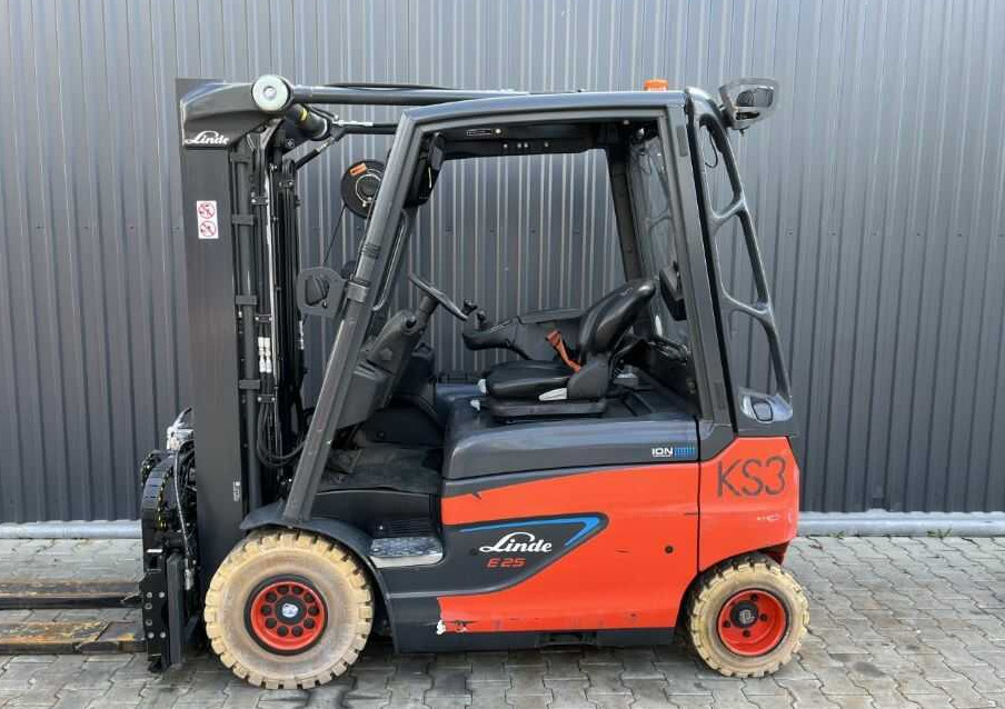Linde E25-01 - Chariot élévateur électrique: photos 2 Linde E25-01 - Chariot élévateur électrique: photos 2