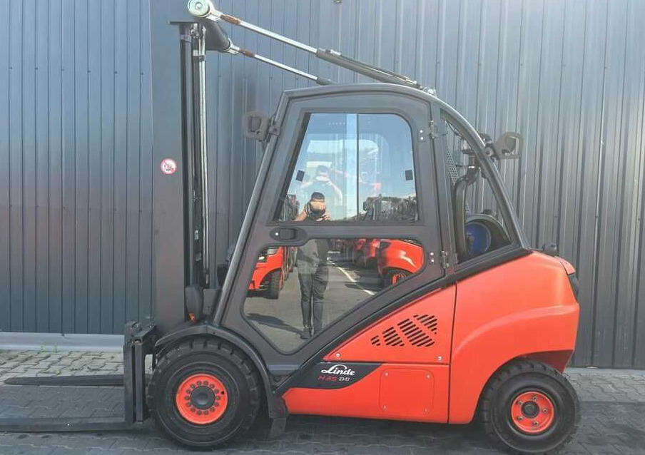 Linde H35T-02 - Chariot élévateur à gaz: photos 2 Linde H35T-02 - Chariot élévateur à gaz: photos 2