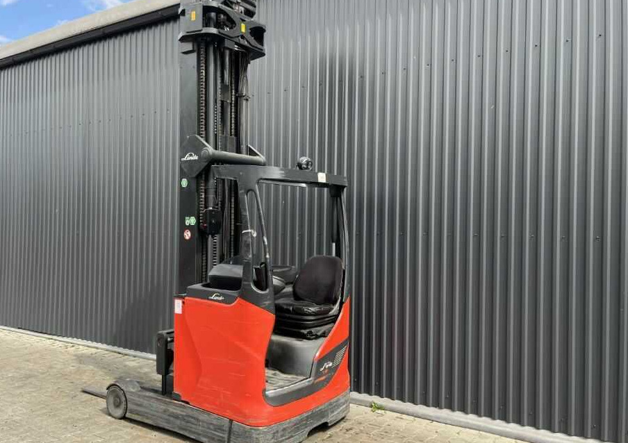 Linde R16HD-01 - Chariot à mât rétractable: photos 3 Linde R16HD-01 - Chariot à mât rétractable: photos 3