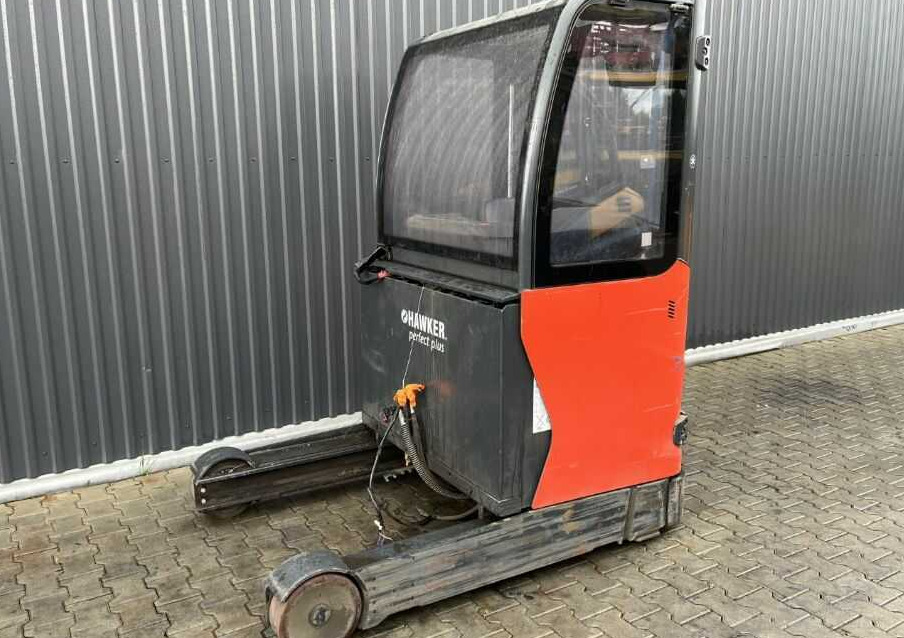 Linde R16HD-01 - Chariot à mât rétractable: photos 1 Linde R16HD-01 - Chariot à mât rétractable: photos 1