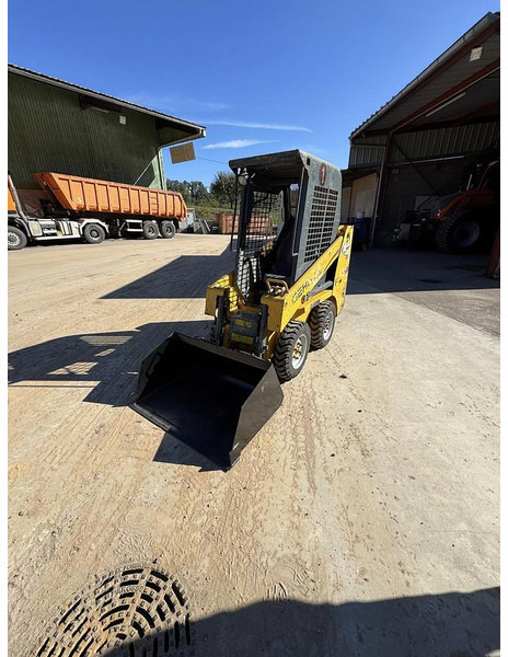 Gehl 1640 - Matériel forestier: photos 2 Gehl 1640 - Matériel forestier: photos 2