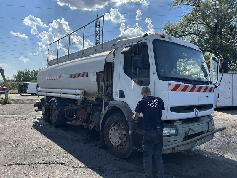 Renault 320 - Camion citerne: photos 3 Renault 320 - Camion citerne: photos 3