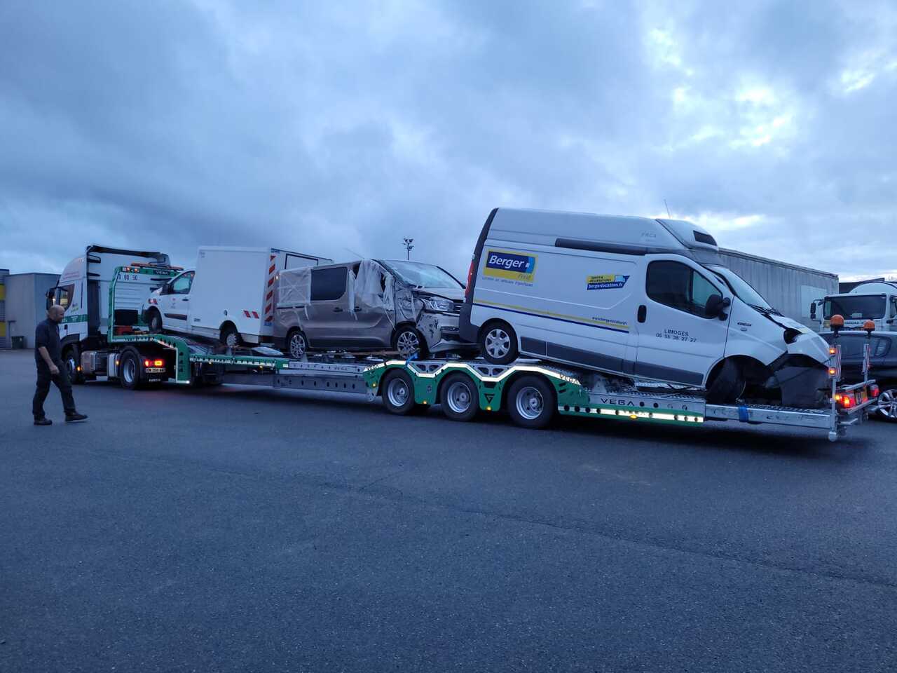VEGA-3 (TRUCK CARRIER) - Semi-remorque porte-voitures: photos 5 VEGA-3 (TRUCK CARRIER) - Semi-remorque porte-voitures: photos 5