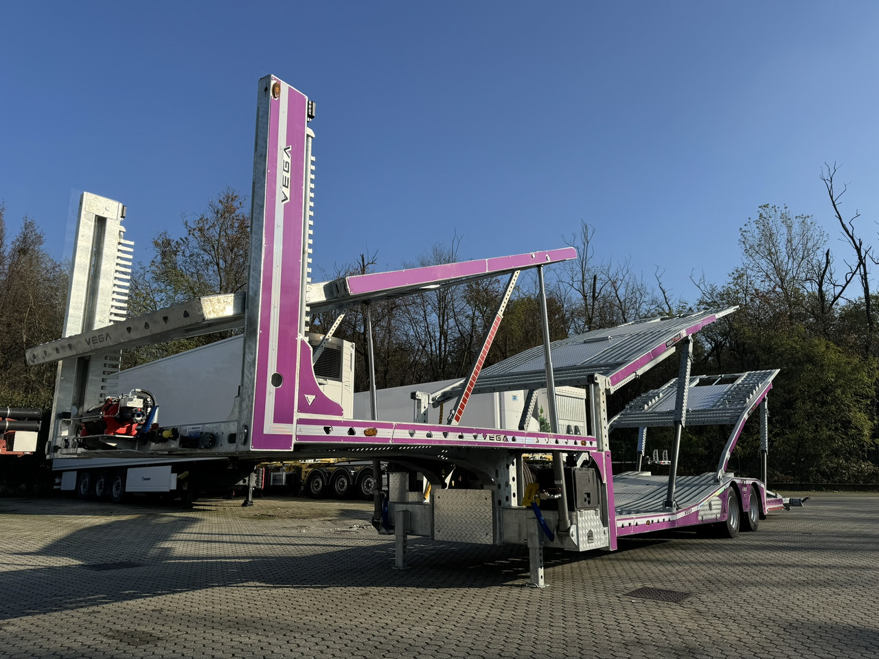 Vega Trailer 2 Axle Jeep Transporter (Vehicles) - Semi-remorque porte-voitures: photos 2 Vega Trailer 2 Axle Jeep Transporter (Vehicles) - Semi-remorque porte-voitures: photos 2