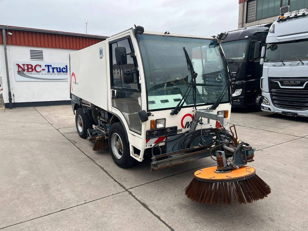 AEBI MFH 5000 * IVECO MOTOR * KLIMA * - Balayeuse de voirie: photos 2 AEBI MFH 5000 * IVECO MOTOR * KLIMA * - Balayeuse de voirie: photos 2