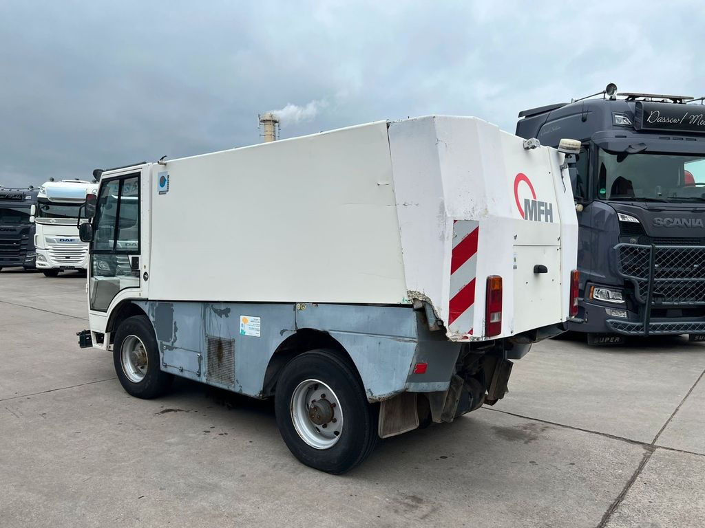 AEBI MFH 5000 * IVECO MOTOR * KLIMA * - Balayeuse de voirie: photos 5 AEBI MFH 5000 * IVECO MOTOR * KLIMA * - Balayeuse de voirie: photos 5
