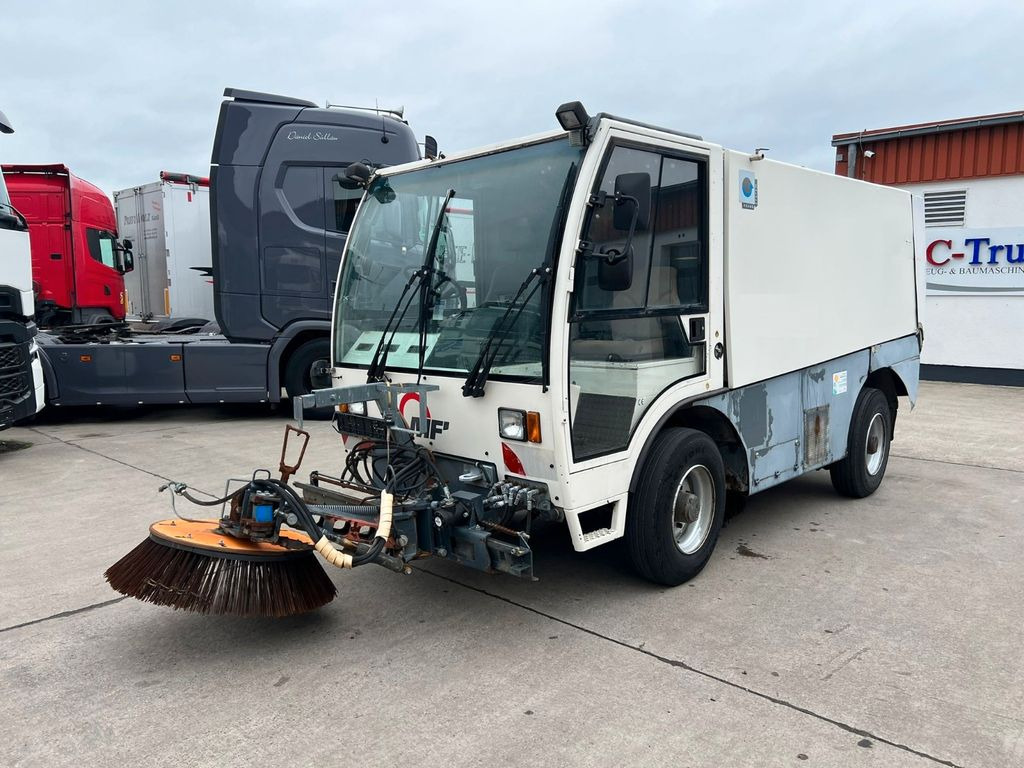 AEBI MFH 5000 * IVECO MOTOR * KLIMA * - Balayeuse de voirie: photos 1 AEBI MFH 5000 * IVECO MOTOR * KLIMA * - Balayeuse de voirie: photos 1