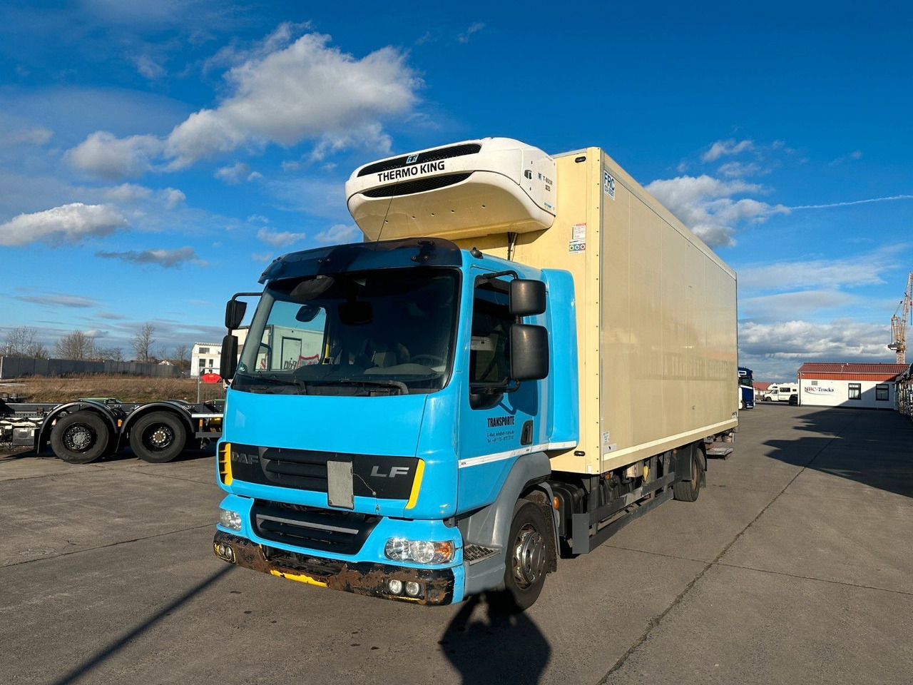 DAF LF 45.250 * THERMO-KING * AUTOMATIK * SCHMITZ * - Camion frigorifique: photos 1 DAF LF 45.250 * THERMO-KING * AUTOMATIK * SCHMITZ * - Camion frigorifique: photos 1