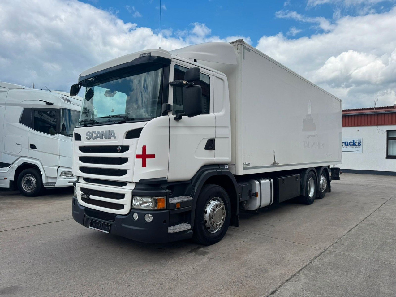 Scania P 380 * KOFFER * LBW 3 TON * LENK / LIFTACHSE * - Camion fourgon: photos 1 Scania P 380 * KOFFER * LBW 3 TON * LENK / LIFTACHSE * - Camion fourgon: photos 1