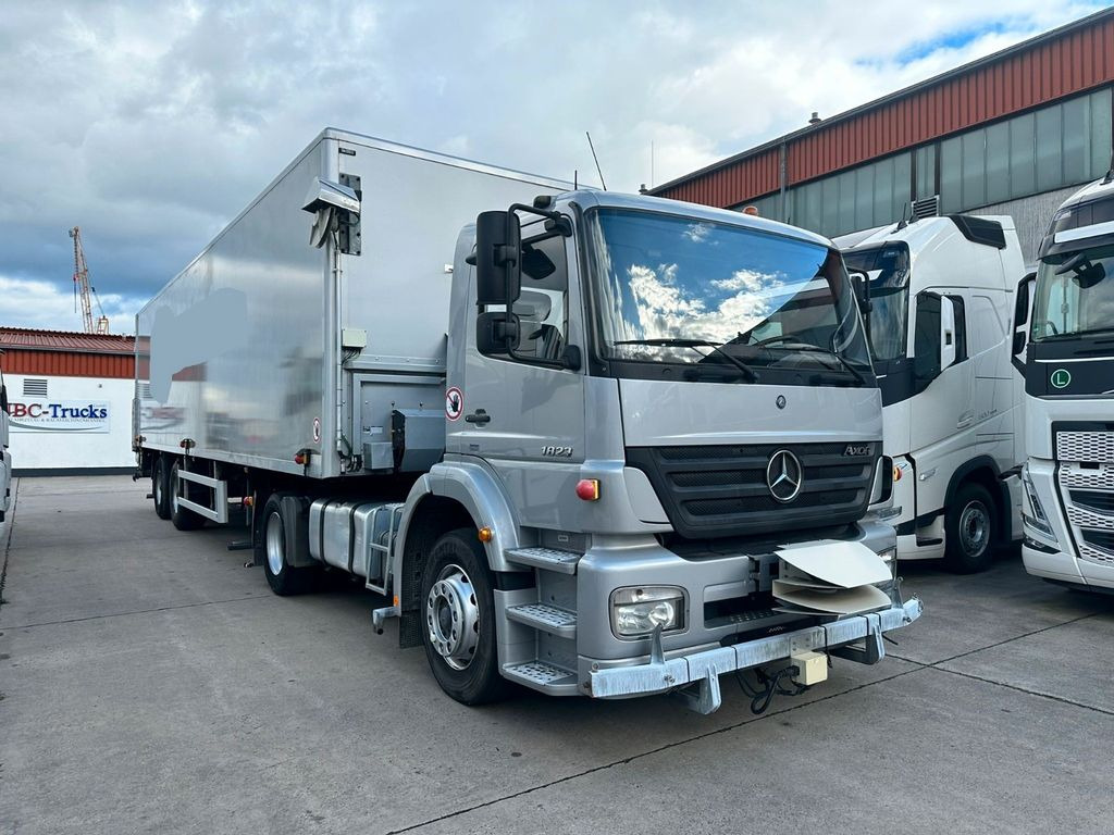 Mercedes-Benz AXOR 1823 * KLIMA * 82.00 KM*MIT HEIWO AUFLIEGER - Tracteur routier: photos 3 Mercedes-Benz AXOR 1823 * KLIMA * 82.00 KM*MIT HEIWO AUFLIEGER - Tracteur routier: photos 3