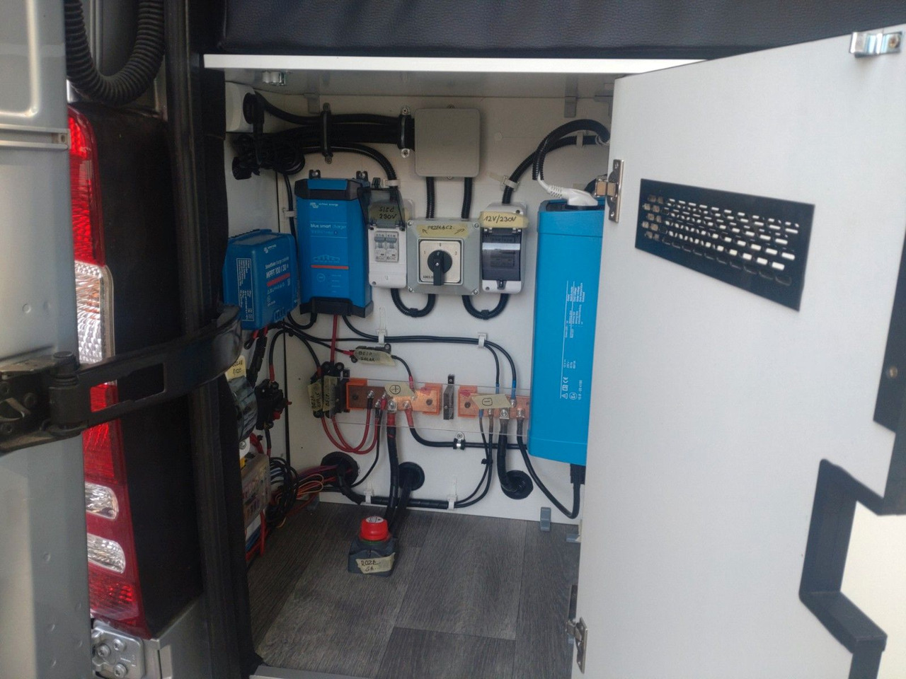 Mercedes-Benz Sprinter 3,5t  Solar / Dusche / WC — crédit-bail Mercedes-Benz Sprinter 3,5t  Solar / Dusche / WC: photos 18 Mercedes-Benz Sprinter 3,5t  Solar / Dusche / WC — crédit-bail Mercedes-Benz Sprinter 3,5t  Solar / Dusche / WC: photos 18