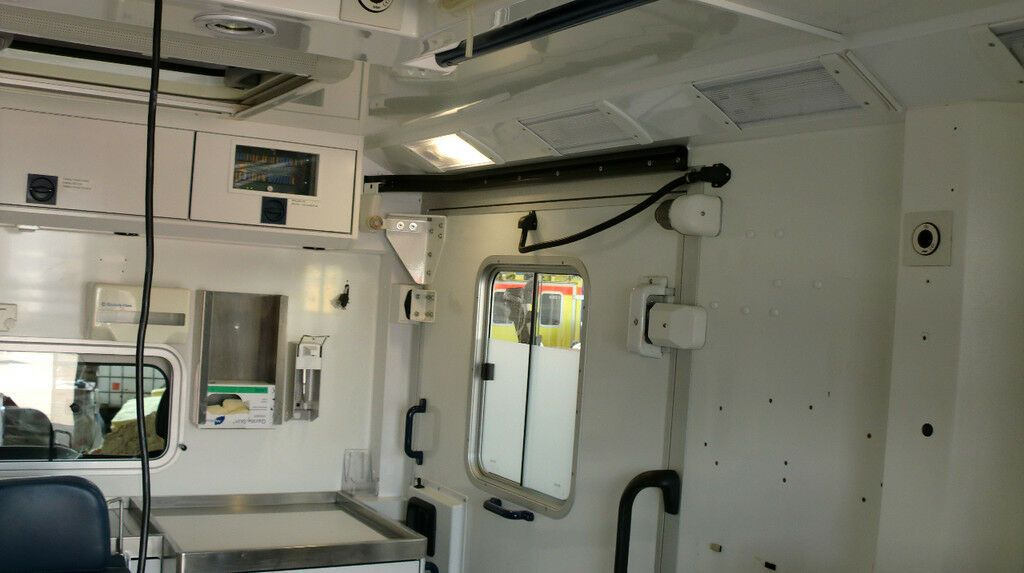 Mercedes-Benz Sprinter 516 CDI 4x4 WAS Koffer // Garantie // Mercedes-Benz Sprinter 516 CDI 4x4 WAS Koffer // Garantie // - Ambulance: photos 4 Mercedes-Benz Sprinter 516 CDI 4x4 WAS Koffer // Garantie // Mercedes-Benz Sprinter 516 CDI 4x4 WAS Koffer // Garantie // - Ambulance: photos 4