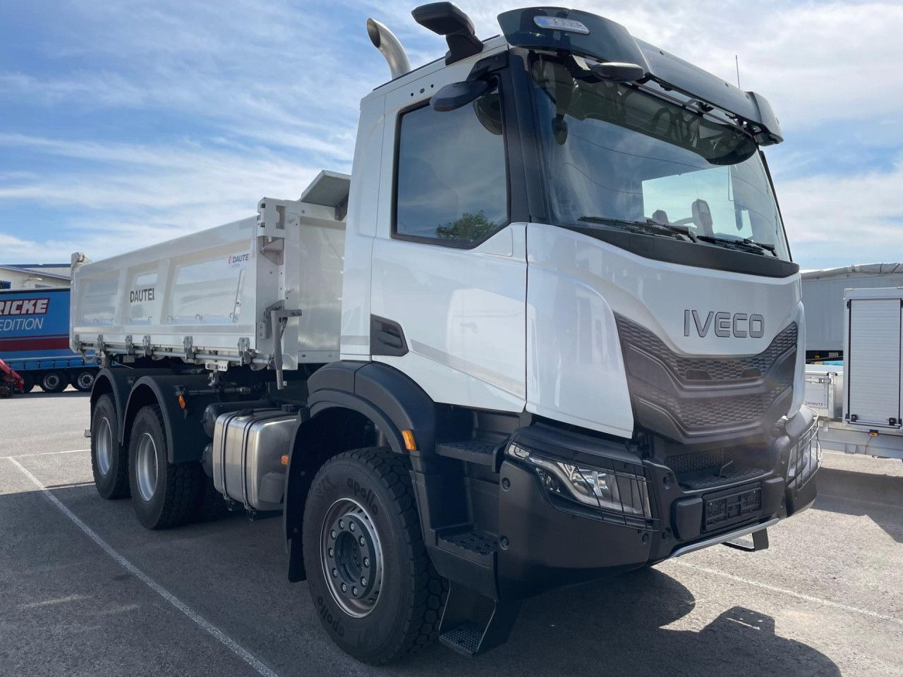 Iveco X-Way AD300X54Z HR OFF - Camion benne: photos 2 Iveco X-Way AD300X54Z HR OFF - Camion benne: photos 2